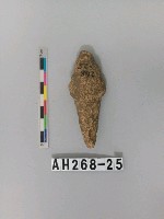 藏品(帶鋌打製石矛)的圖片